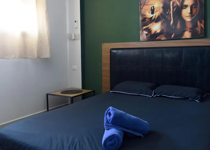 Central Laguardia Hotel